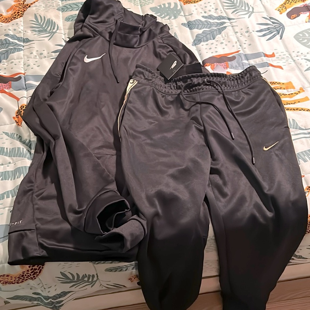 Nike sweatsuit